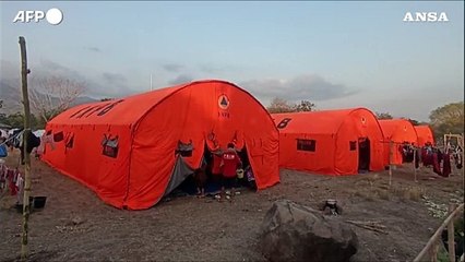 Indonesia, erutta il vulcano Lewotobi Laki Laki: torre di cenere alta chilometri