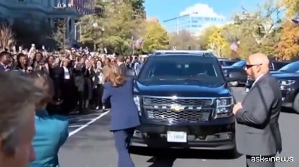 Harris acclamata dallo staff al suo primo ritorno alla Casa Bianca