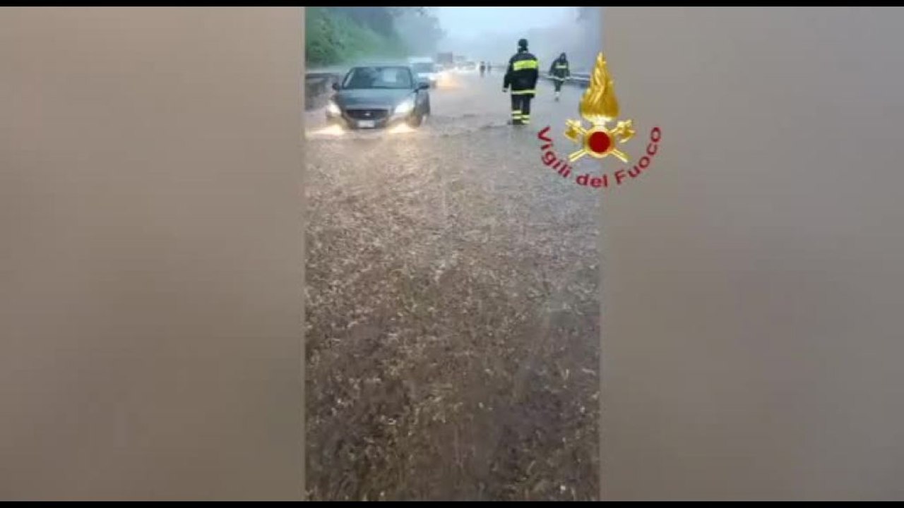 Maltempo nel catanese, strade allagate come fiumi per nubifragio