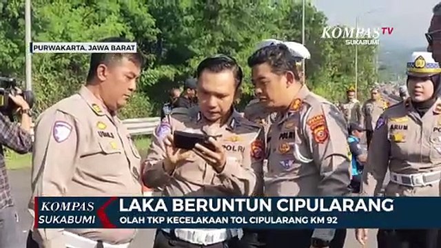 Olah TKP Kecelakaan Tol Cipularang KM 92