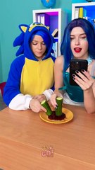 WHEN YOU ARE ON THE PHONE ALL THE TIME 🥒 #123go #food #foodhacks