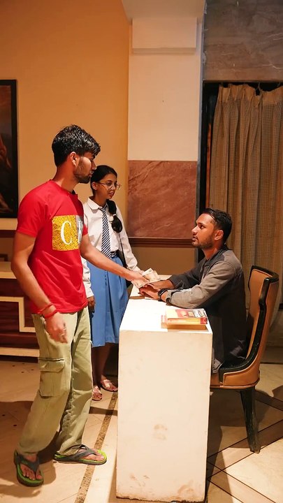 एक रात के लिए होटल में कमरा बुक  # shortsvideo #love # funny