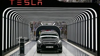 Vốn hóa hãng xe Tesla vượt 1000 tỉ USD