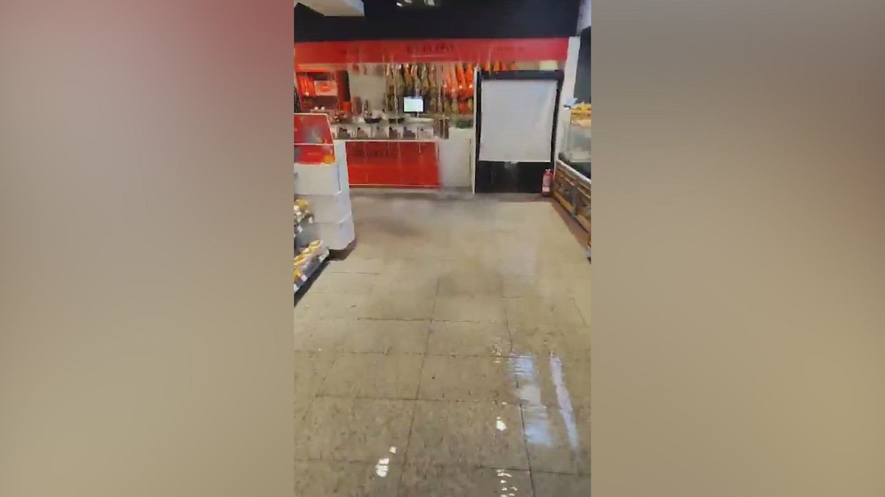 La impactante imagen de un supermercado en Málaga sufriendo las inundaciones