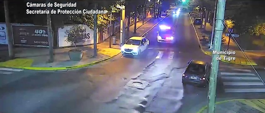 Motociclista salió volando tras ser impactado de frente por un auto