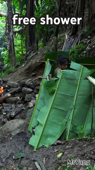 BATHING A LONELY GIRL CAMPING ON A HOLIDAY #camping #survival #bushcraft #outdoors #shelter #cabin #nature #camp #wildlife #bamboo