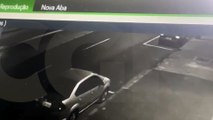 Câmera registra furto de motocicleta na Avenida Brasil durante a madrugada