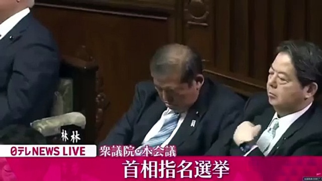 Le 1er ministre Japonais dort en plein parlement