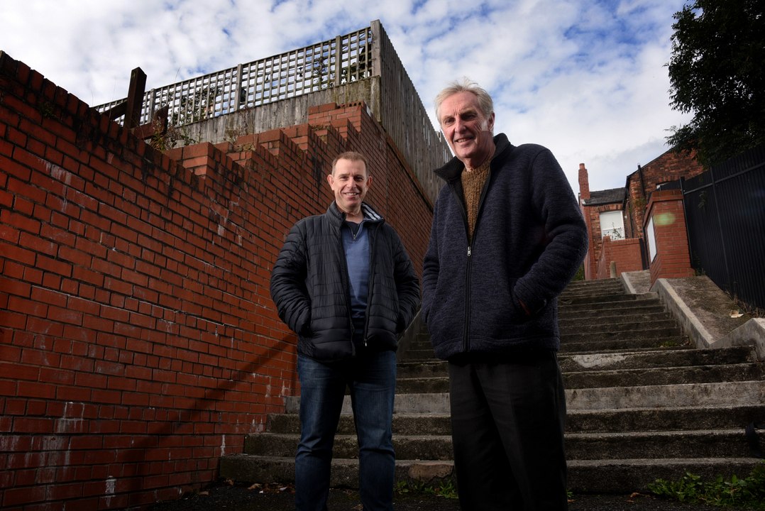 Roll With It: A Celebration of Oasis and Its Fans