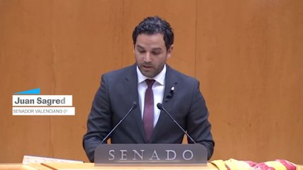 El momento en que los senadores Juan Sagredo (PSOE) y Gerardo Camps (PP) se abrazan