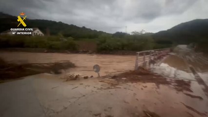Se desborda el río Benamargosa (Málaga) por las fuertes lluvias y el agua entra en casas.