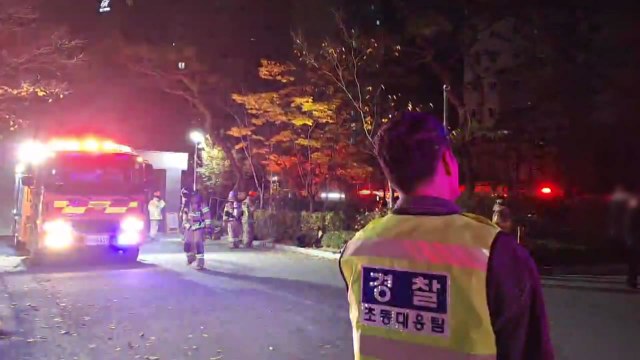 새벽 지하주차장서 또 전기차 화재...790여 세대 대피 / YTN