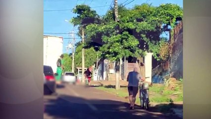 Internauta flagra homens pegando carona na "rabeira" de caminhão na Rua Europa
