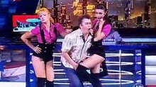 Bebeluse DANS - amazing woman dancing nicely