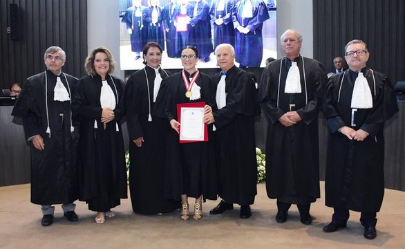 Anna Carla Lopes toma posse no TJPB, que agora passa a contar com cinco mulheres em sua composição