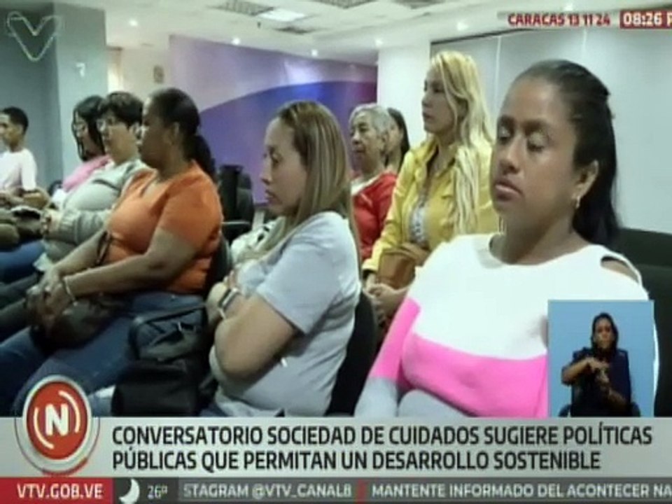 Caraqueños participan en el conversatorio ¨Sociedad de Cuidados¨
