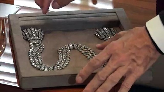 Un misterioso collar de diamantes subastado por 4,8 millones de dólares en Ginebra