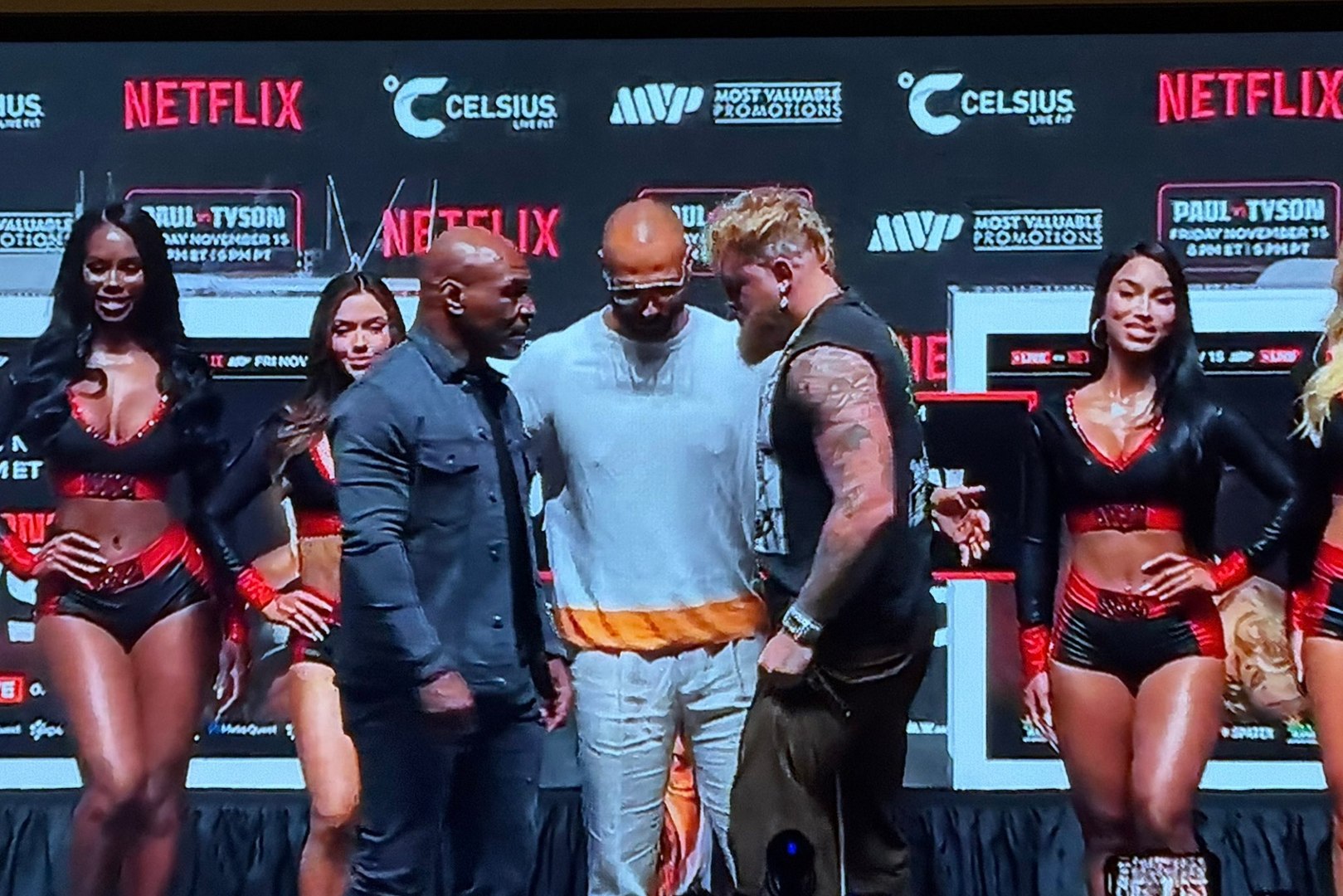 En el face to face de Mike Tyson y Jake Paul ya se respira la tensin