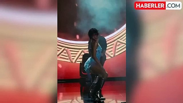 Zeynep Bastık en seksi Türk kadını seçildi, sosyal medya ikiye bölündü