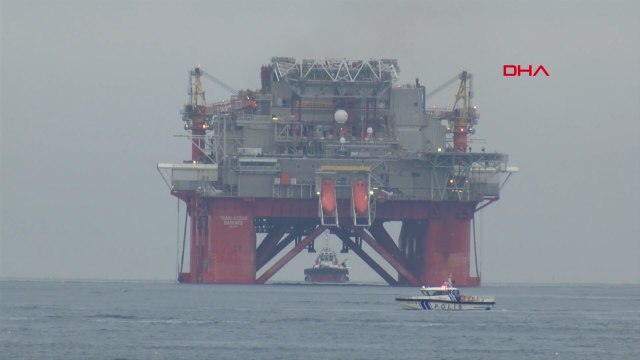 Dev petrol platformu İstanbul Boğazı’ndan geçti! Gemi trafiği çift yönlü askıya alındı