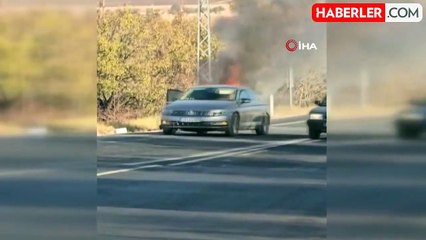 Elazığ'da Seyir Halindeki Otomobil Yangınında Araç Küle Döndü