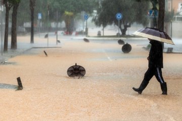 "Vamos a tener que acostumbranos a estos fenómenos": un experto en cambio climático advierte sobre cómo aumentarán la frecuencia de las DANA