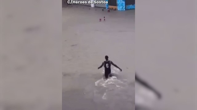 Héroe sin capa en la DANA de Málaga: un vecino se lleva a una anciana en brazos para salvarla de las inundaciones