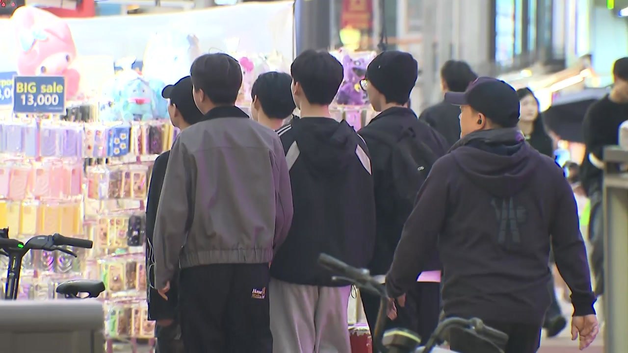 "수능 끝나 홀가분"...경찰, 밀집 지역 사고 예방 / YTN