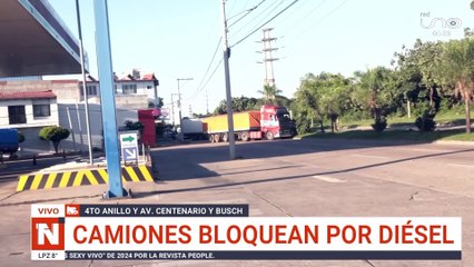 SCZ-UM CAMIONES BLOQUEAN CUATRO ANILLO POR FALTA DE DIESEL