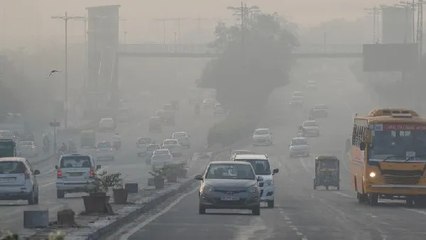 घने कोहरे के आगोश में यूपी के कई जिले, गिरने लगा तापमान