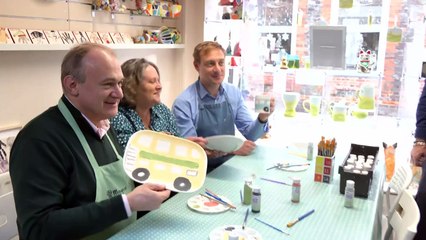 Ed Davey visits shops in call to stop bus fare cap hike