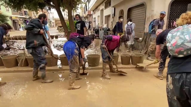 Buzos de la Armada peinan la Albufera en busca de cuerpos
