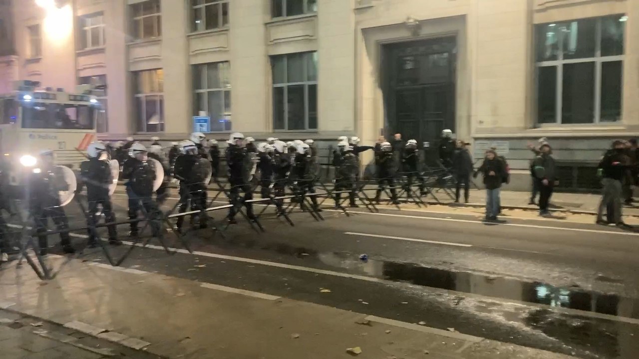 Tensions policières lors d'une action à Bruxelles contre la venue de Jordan Bardella