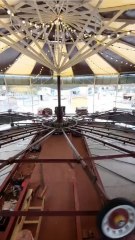 La Troïka, un manège de 1932 restauré et remis en route pour la Saint-Nicolas.