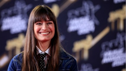 GALA VIDEO - Clara Luciani à l’aise avec sa notoriété “à taille humaine” : “Je vais au supermarché, en pyjama souvent”