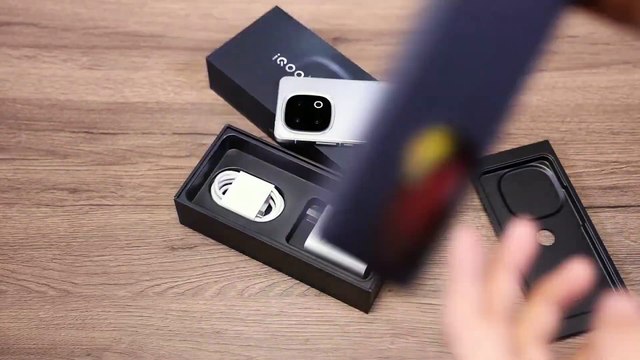 LATEST Flagship Launch - iQOO 13 Unboxed | Hand's-On Review | Media Tech | BIG TECH SPOTLIGHT