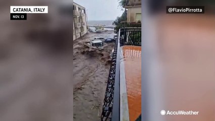 Severe floods wash away cars in Sicily