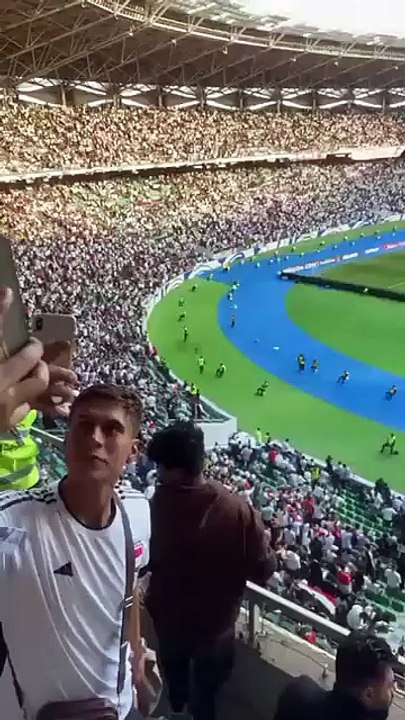الجماهير تملأ مدرجات ملعب البصرة قبيل مباراة الأردن والعراق