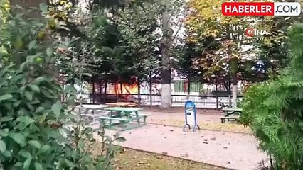 Bahçelievler'de Seyir Halindeki Kamyonet Alev Aldı