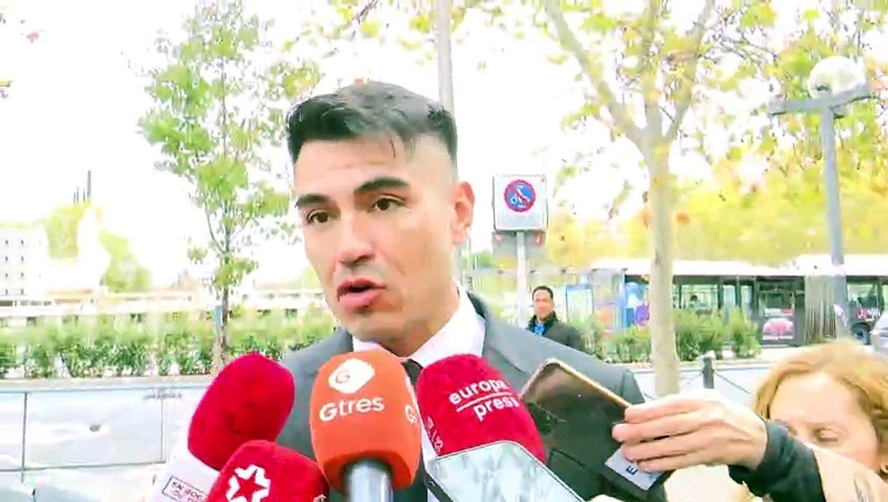 La becaria denunciante de Nacho Cano sale de su...