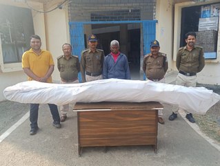 बागवानी में कर रहा था गांजे की खेती, 6 हरे पेंड़ जब्त