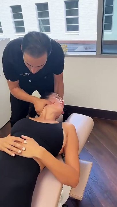Best Chiropractor in Beverly Hills Safely Cracking Bones Loud Popping Neck Pain Back Pain TMJ_Pain