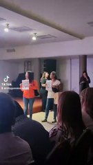 Intervención de dos docentes en la presentación del libro "La Gestión del Diálogo" de Gonzalo Aziz
