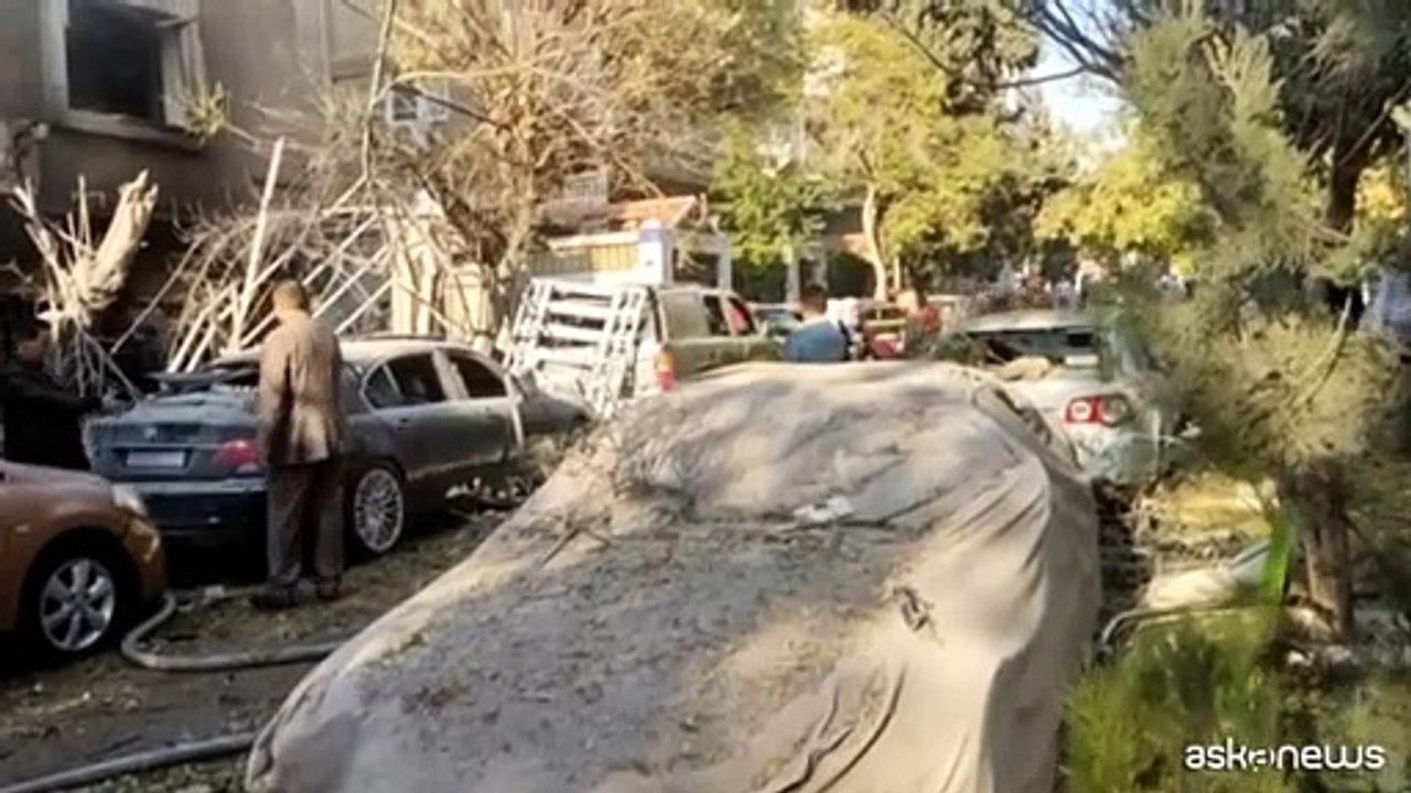 Le immagini di un raid a Damasco, media siriani...