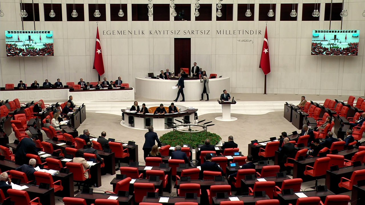 CHP'li Özer, T24 muhabiri Asuman Aranca'nın Yüksel Kocaman haberini Meclis'e taşıdı: Siz Ahmet Özer'in değil, Yargıtay üyesine gönderilen kara paraların takipçisi olun!