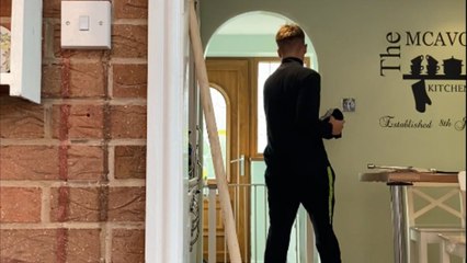 Mum gets caught in son's clever tape prank right as she arrives back home