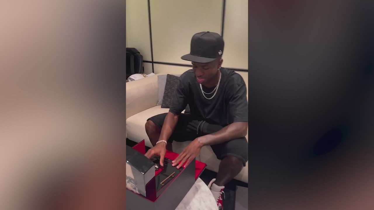 Vinicius Jr.’s €400,000 one-of-a-kind watch takes the Internet by storm