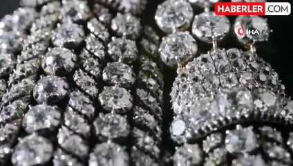 Marie Antoinette'in Kolyesi 4,81 Milyon Dolara Satıldı