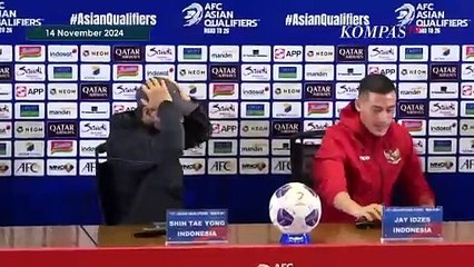 Aksi Shin Tae-yong Berjinjit Saat Foto dengan Jay Idzes