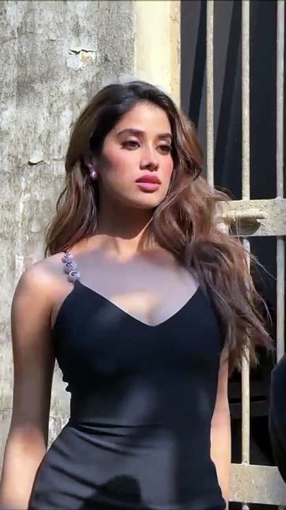 janhvi.daily_967818541